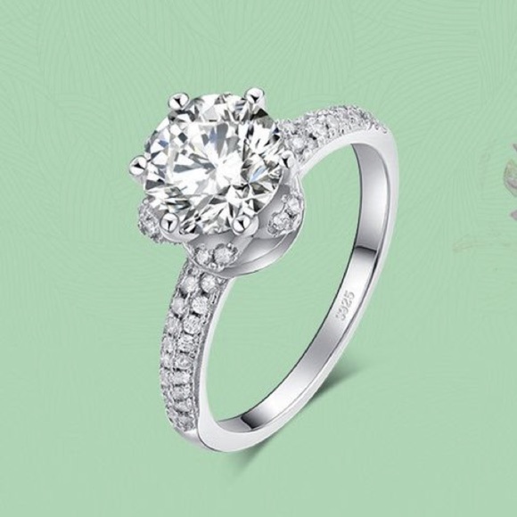 925 Sterling Silver Classic Engagement Ring - Picture 3 of 5